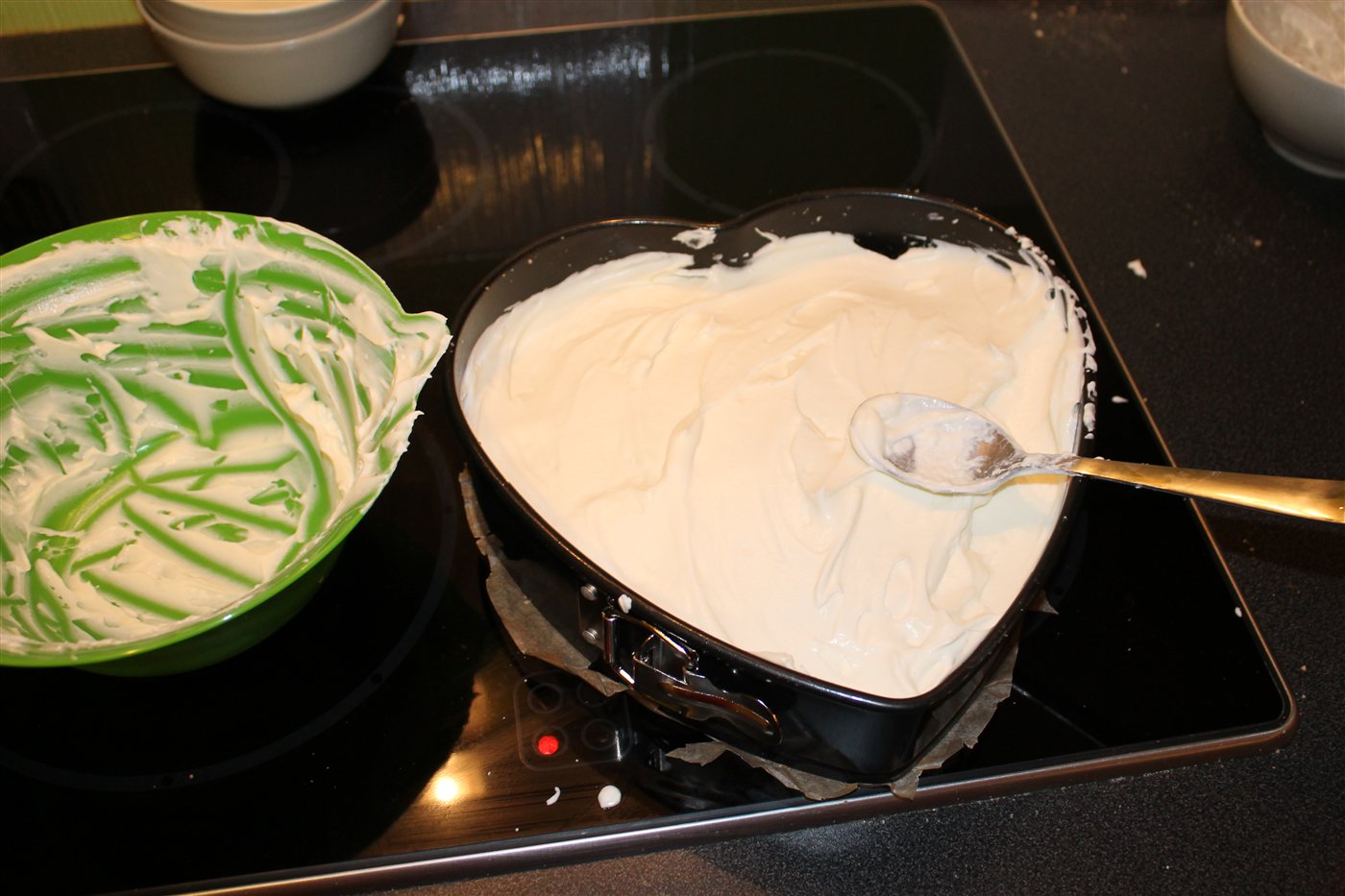 Creme auf den Boden geben